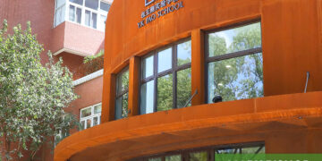 YK Pao School